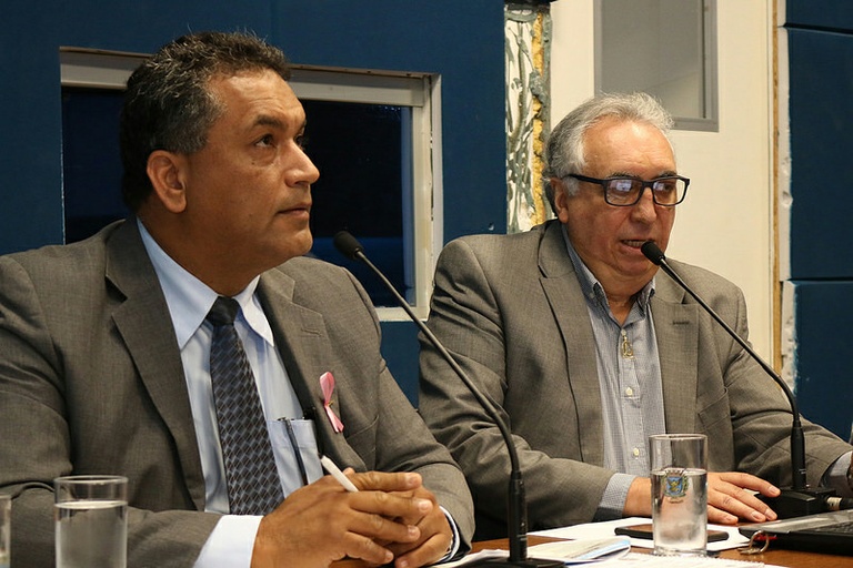 Em prestação de contas na Câmara, Saúde registra aumento de investimento na área, fala da redução de repasses a entidades e faz “alerta vermelho” contra  Chikungunya no Verão