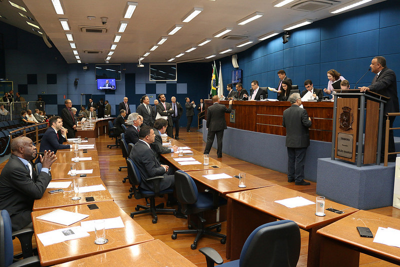 Próximo ao 15 de outubro, vereadores votam criação da "Semana Municipal de Combate à Agressão ao Professor"