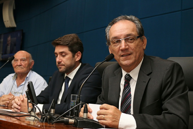 Comissão do Meio Ambiente chama a Defesa Civil para debater - na primeira parte da sessão de segunda-feira (4) - os riscos das queimadas na região