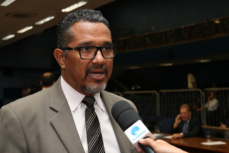 Pastor Elias protocola PL que cria Semana de combate aos crimes cometidos pela internet