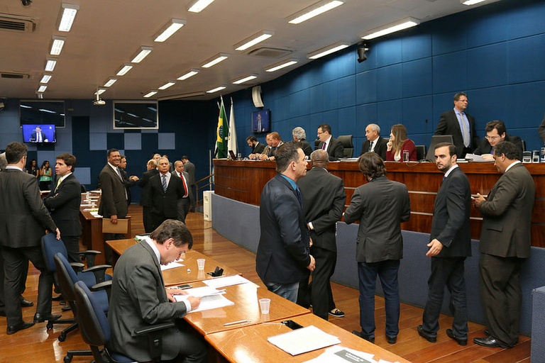Tramitando em regime de urgência, PL que cria "Escola sem Partido" está na pauta de segunda-feira (11) mas votação será adiada