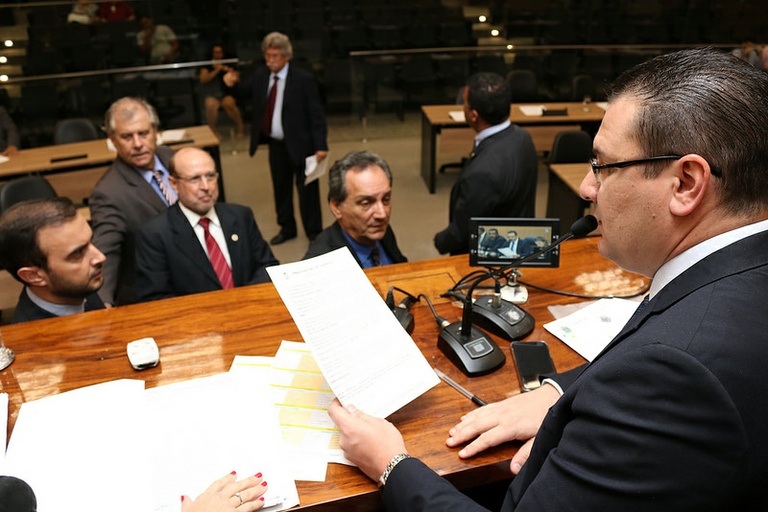 Câmara aprova, em 1º análise, PL que proíbe valor mínimo para pagamentos com cartão de débito, crédito ou cheque