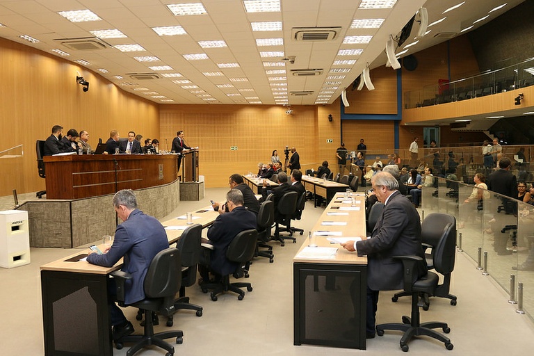 Câmara aprova, em votação final, PL que proíbe estabelecimentos comerciais de limitar valor mínimo em pagamentos com cheque, cartão de crédito e débito