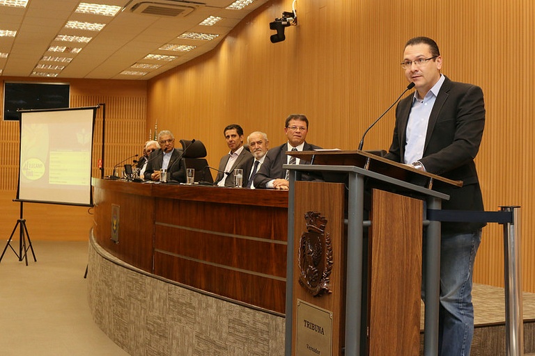 Cidadania: após Seminário Legislativo que marcou o 4º aniversário da Elecamp, Rafa Zimbaldi protocola projeto de lei para que escolas municipais usem livro que explica Constituição   