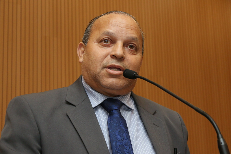 Moção apela para Farmácia de Alto Custo repor colírio; falta do medicamento pode deixar pessoa cega