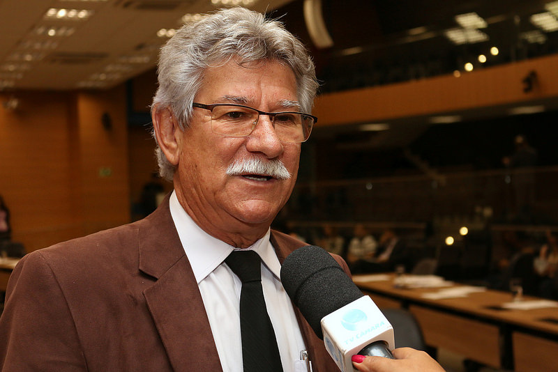 Zé Carlos protocola requerimento sobre falta de medicamento em da rede de saúde