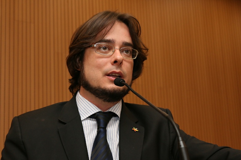 Câmara entrega Diploma de Mérito Cultural “Guilherme de Almeida” a cantora e violeira