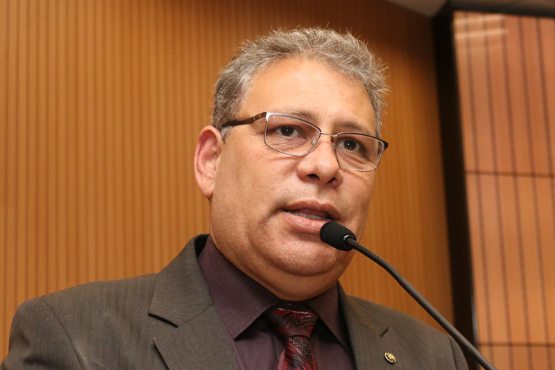 Carmo Luiz entrega Título de Cidadão Campineiro a delegado do CRECI nesta sexta, no Círculo Militar