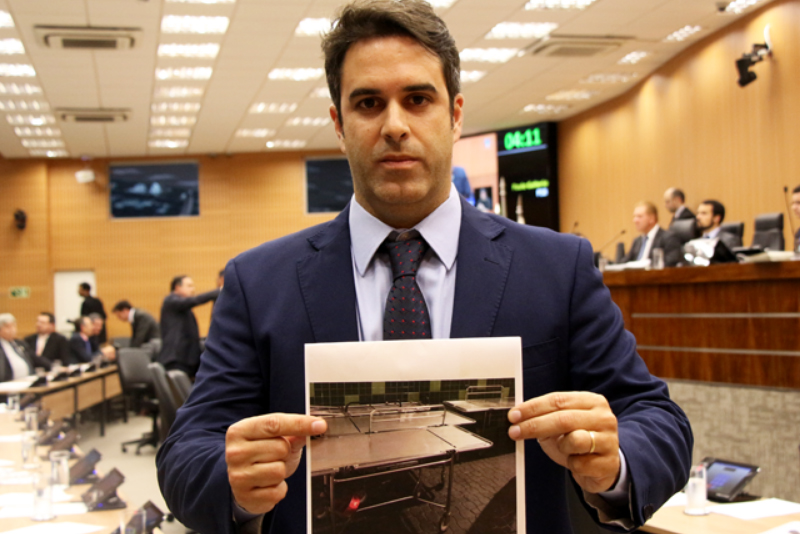 Hossri protocola requerimento questionando falta de colchão para macas no CS São José