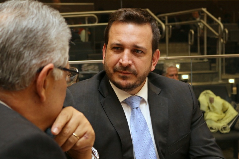 Tenente Santini questiona contrato de locação de ambulâncias do SAMU