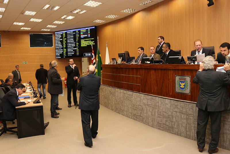Vereadores votam na sessão de segunda-feira (13) alteração no Regimento Interno que regulamenta uso do painel