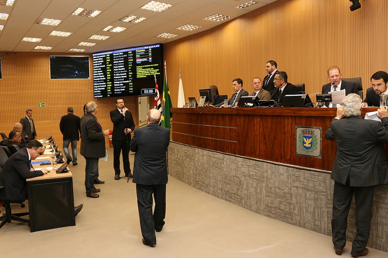 Vereadores votam na sessão de segunda-feira (13) alteração no Regimento Interno que regulamenta uso do painel