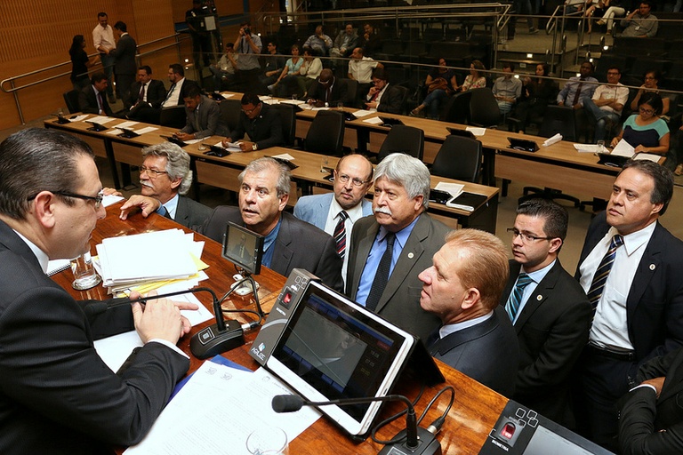 Em reuniões extraordinárias na tarde desta quarta (12), Câmara vota dois projetos: incorporação da Ciatec pela IMA e aumento de capital da Cohab