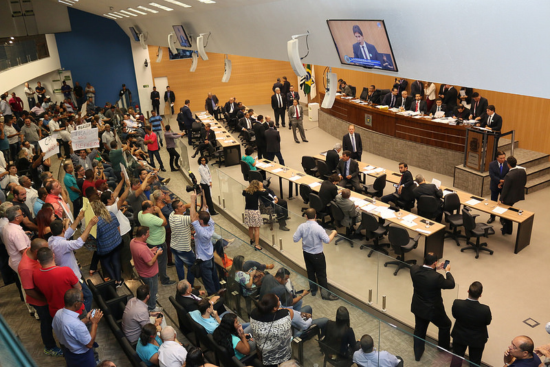 Câmara rejeita Comissão Processante por 25 votos a oito; confira a votação da pauta da primeira reunião de 2018
