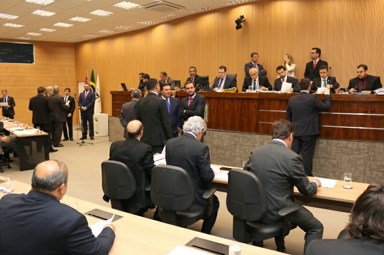 Partidos informam alterações nas lideranças de bancada