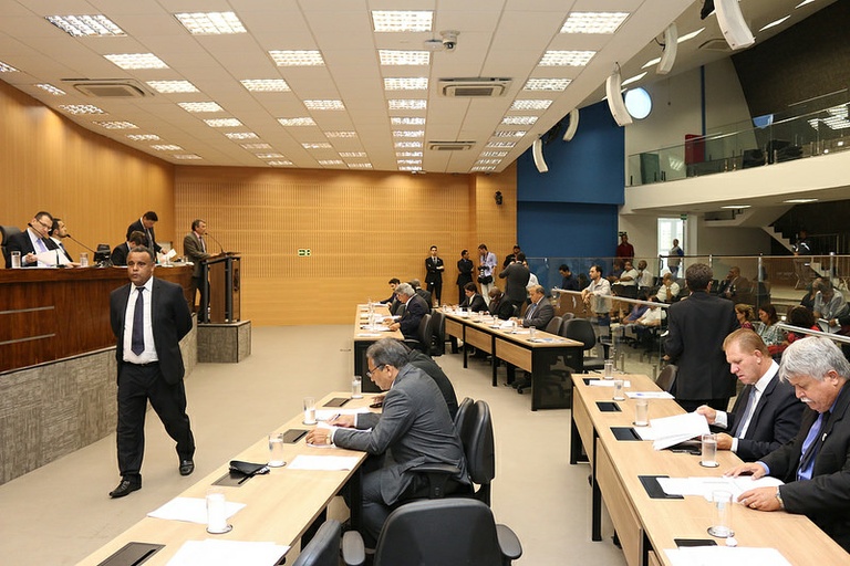 Plenário analisa veto total a alteração no projeto que regula sobre as penalizações da lei da cobrança proporcional dos estacionamentos privados 
