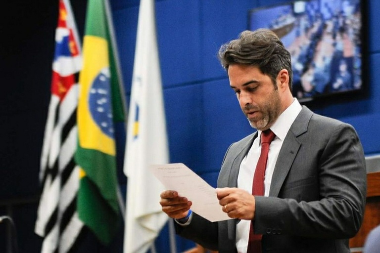 Após doação de R$ 21 milhões da Câmara, vereador Nelson Hossri questiona atraso no pagamento de salário de servidores