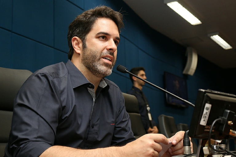 Nelson Hossri questiona atendimento nos hospitais Ouro Verde e Mário Gatti