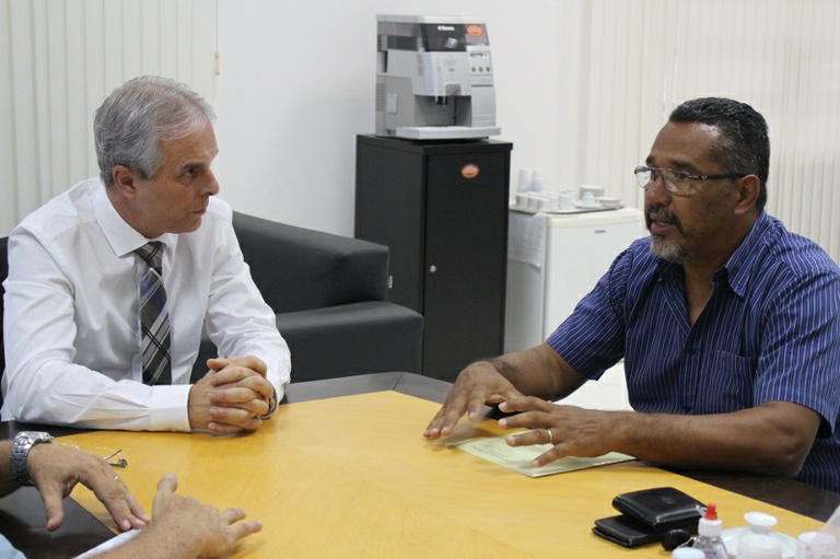 Pastor Elias Azevedo se reúne com secretário de Transportes para discutir parcelamento de multas