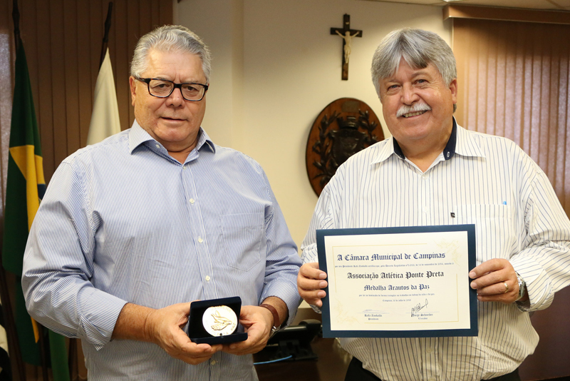 Câmara entrega medalha Arauto da Paz à Associação Atlética Ponte Preta