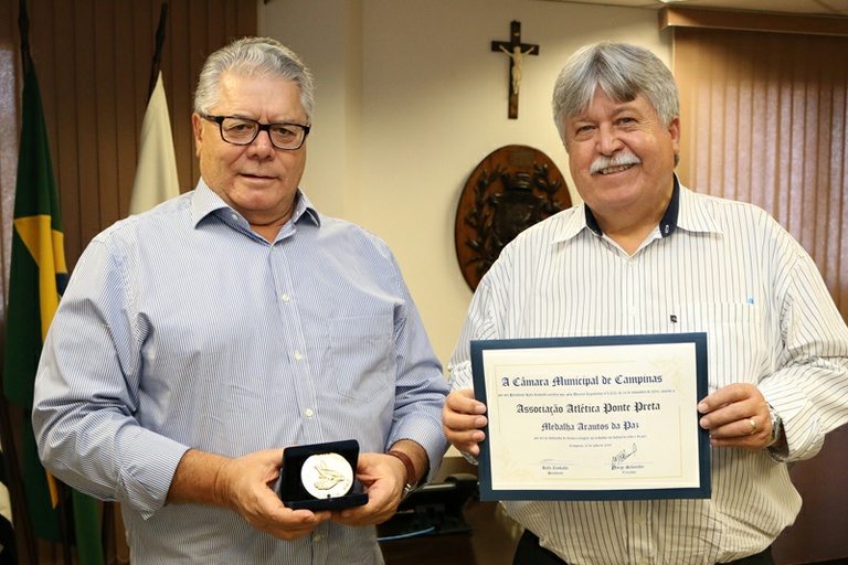 Câmara entrega medalha Arauto da Paz à Associação Atlética Ponte Preta