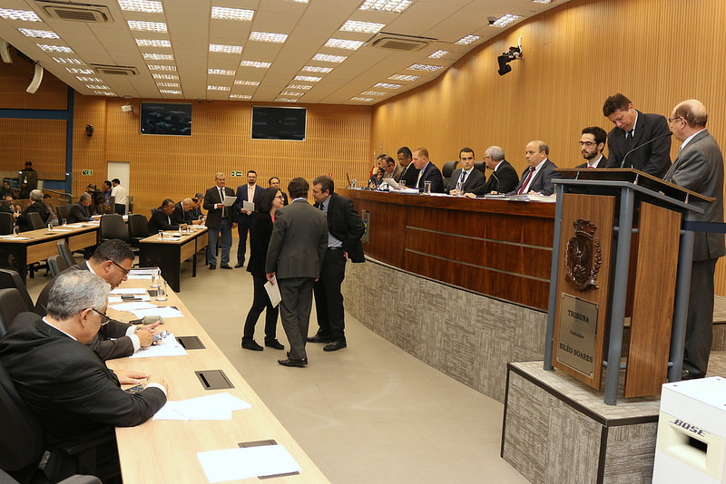 Câmara aprova, em 1ª análise, PL que inclui pessoas com autismo entre as que têm direito a atendimento prioritário