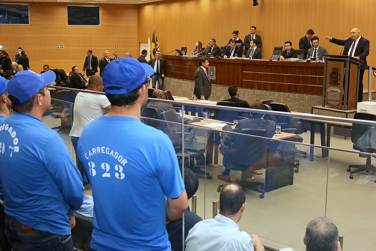 Câmara aprova, em votação final, projeto que regulamenta os carregadores autônomos da Ceasa; última reunião do semestre será na manhã de quarta