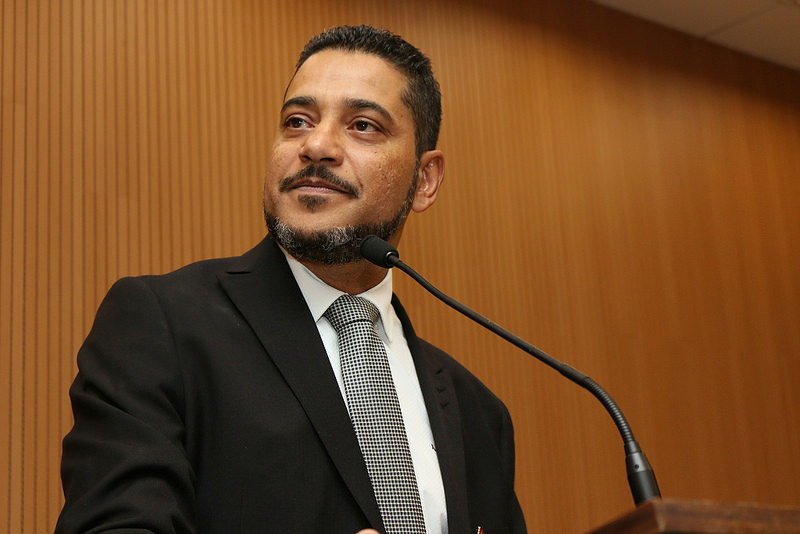 Carlinhos Camelô entrega diversas honrarias em solenidade nesta terça (26)