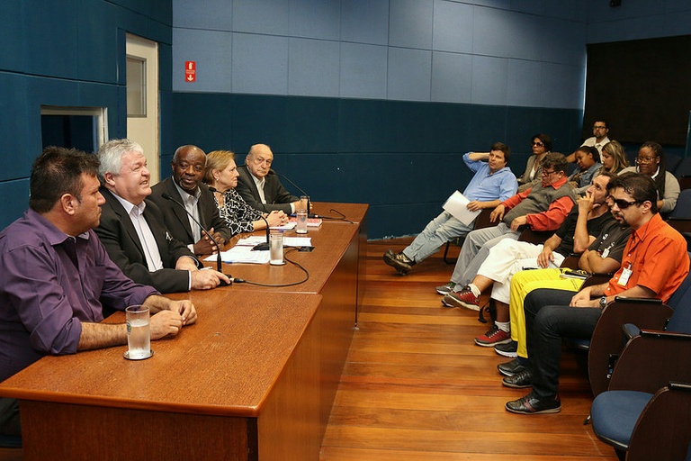 Em reunião na Comissão de Direitos Humanos da Câmara, entidades atestam que cidade não está adaptada para deficientes visuais