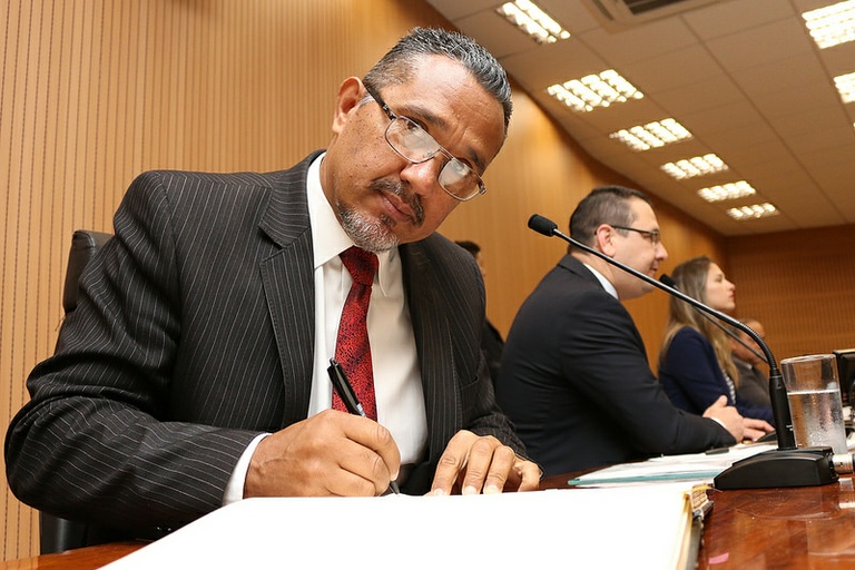 Pastor Elias questiona revogação do Denatran em relação ao parcelamento de multas de trânsito