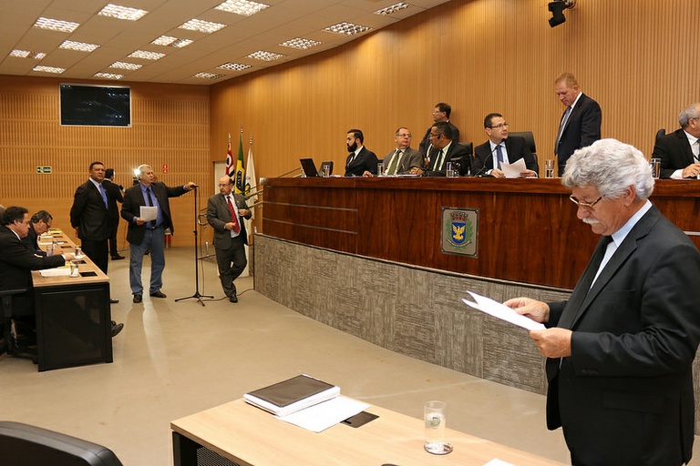 Câmara aprova Semana Municipal do Brincar, que promove preservação e respeito às brincadeiras infantis, e PL proíbe descarte de lâmpada fluorescente em aterros   