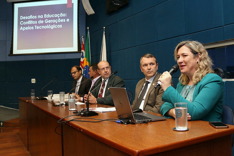 Comissão de Educação e Esportes recebe especialista para falar sobre conflitos de gerações nas salas de aulas