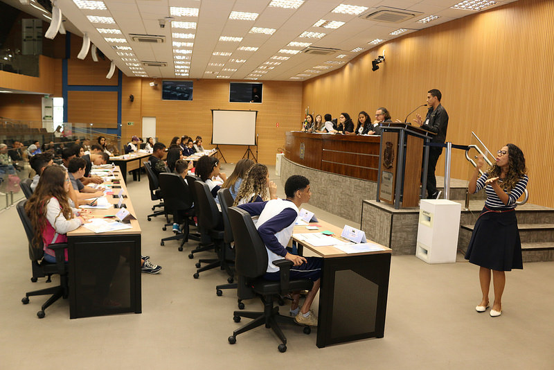 Parlamento Jovem: Jovens vereadores aprovam seis projetos e um é rejeitado