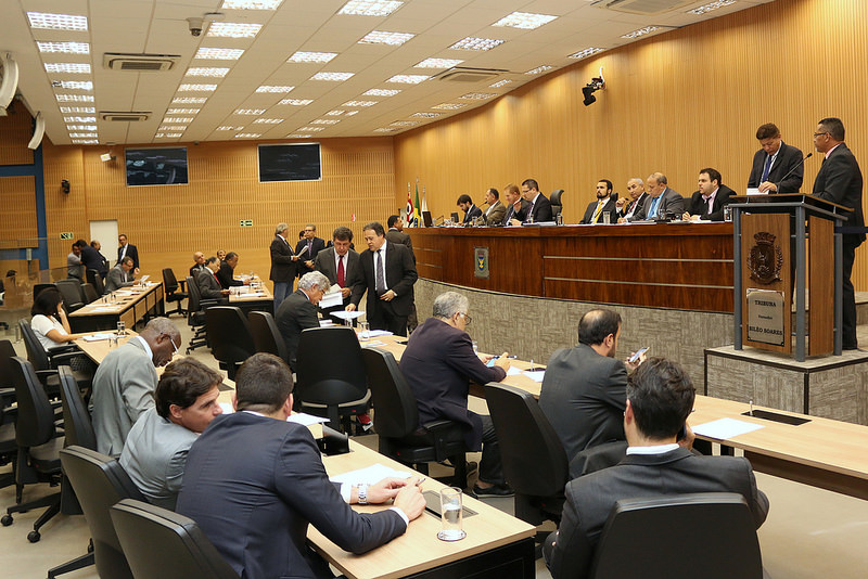 Vereadores aprovam, em 1ª análise, PL que concede isenção de ISSQN para igrejas construídas por mutirão