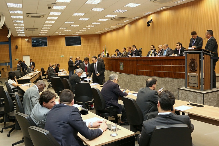Vereadores aprovam, em 1ª análise, PL que concede isenção de ISSQN para igrejas construídas por mutirão