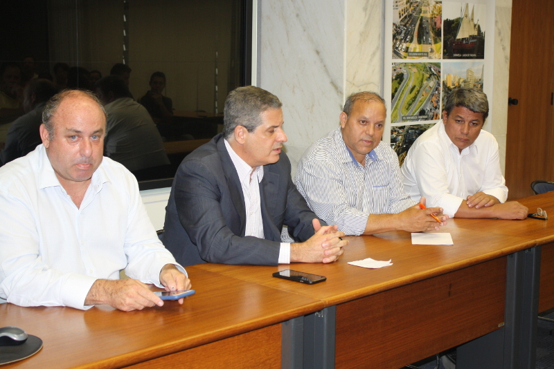  Ailton da Farmácia reúne lojistas do Mercado Municipal; local ganhará Internet wi-fi grátis no aniversário de 110 anos
