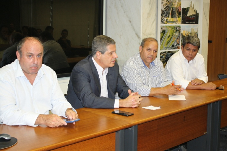  Ailton da Farmácia reúne lojistas do Mercado Municipal; local ganhará Internet wi-fi grátis no aniversário de 110 anos