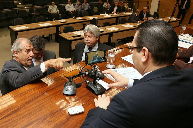 Câmara analisa nesta quarta-feira (21) PL que autoriza Executivo a criar medidas para que empresas vencedoras de licitações públicas contratem moradores de rua