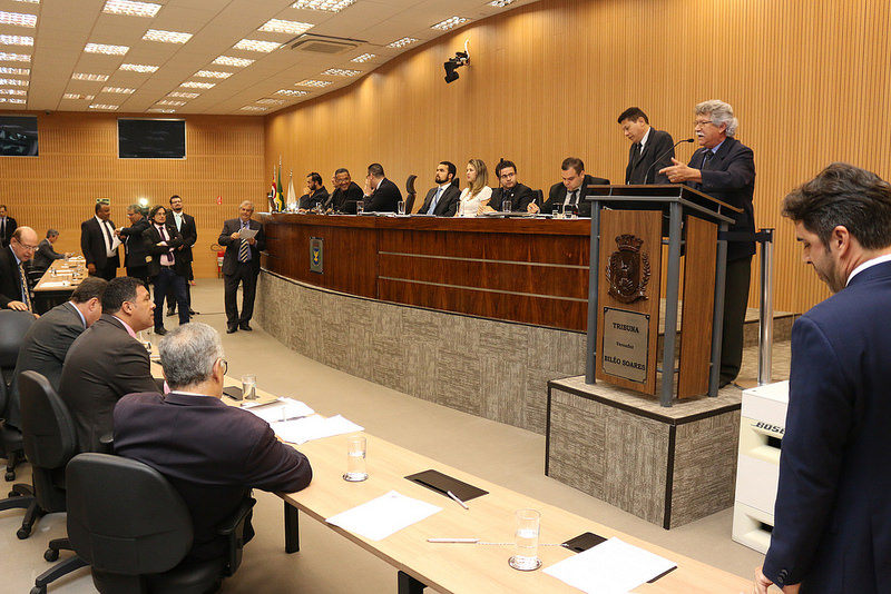Câmara aprova, em votação final, dois projetos que ajustam leis em defesa do consumidor; confira a votação desta segunda (19)