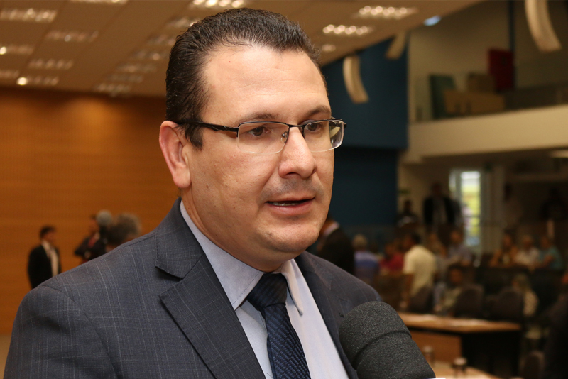 Rafa Zimbaldi protocola projeto que obriga bancos a disponibilizar cadeira de rodas em agências para clientes com problemas de locomoção