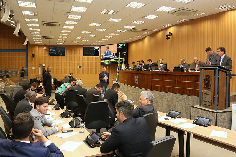 Câmara aprova, em 1ª análise, PL que dá mais transparência a locações de imóvel pelo Executivo e outro que visa à acessibilidade em leitura de código de barras