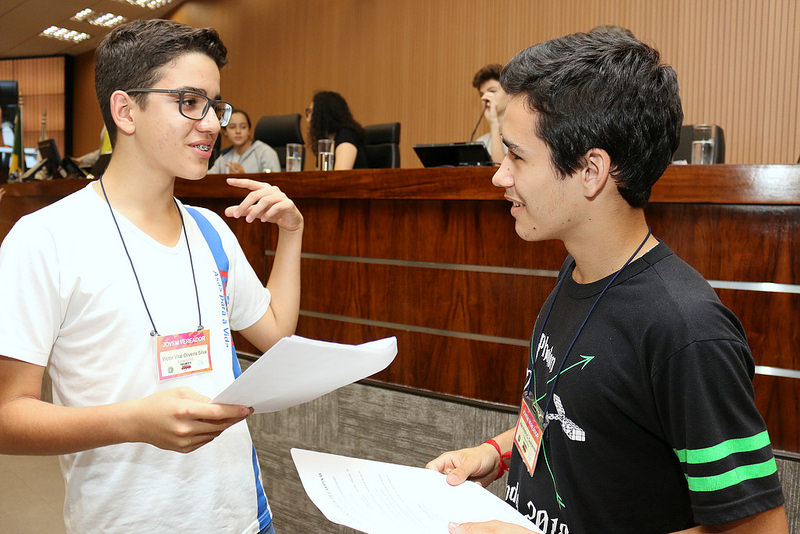 Câmara aprova mais duas moções inspiradas em iniciativas do Parlamento Jovem