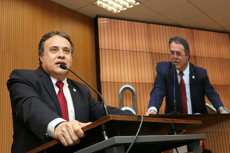 Professor Alberto entrega honrarias nesta quinta-feira (8/11)