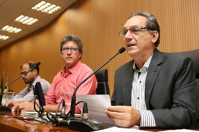 Comissão do Meio Ambiente analisa proibição da capina química e abastecimento de gás com pessoas no interior do veículo