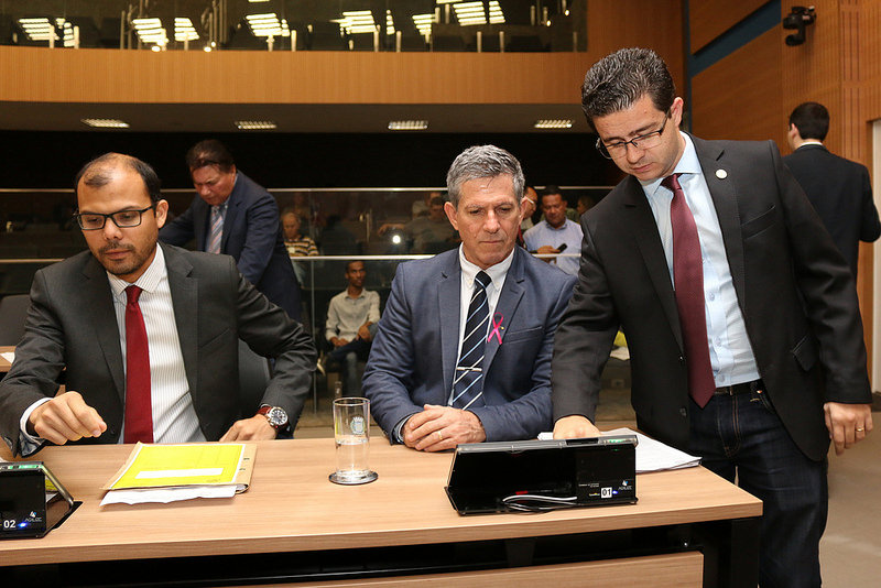 Marchesi protocola requerimento de pesar por tragédia de família de pastor durante a 61ª reunião ordinária; projetos previstos para votação nesta quarta serão avaliados na próxima segunda (15)