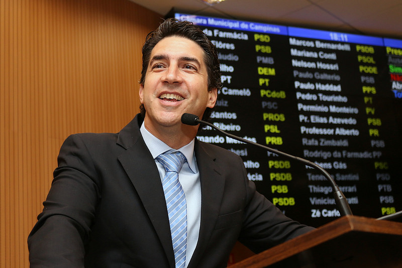 Thiago Ferrari toma posse como vereador até novembro;  nove suplentes já assumiram cargo na Legislatura 2017-2020
