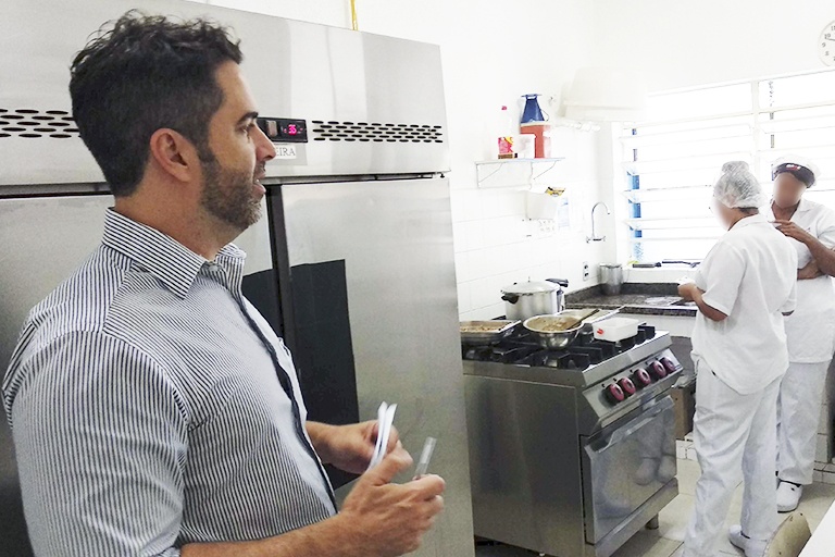 Após visitas a escolas, Nelson Hossri oficia prefeitura e instituições de ensino requerendo informações sobre merenda