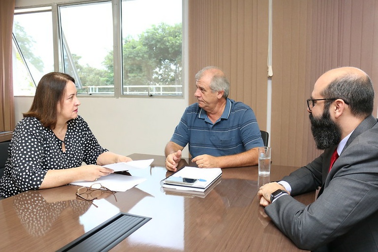 Câmara e Procon firmam parceria para elaborar uma cartilha para unificar as leis de proteção e defesa do consumidor