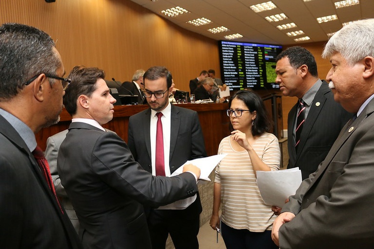 Câmara vota nesta quarta (10), em 2ª análise, regras para a criação das ‘Pracão’, os espaços públicos destinados à socialização de animais domésticos
