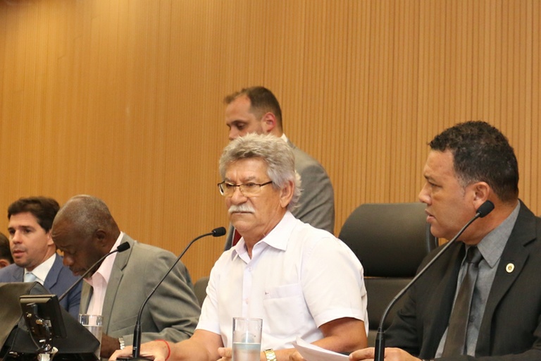 Comissão de Constituição e Legalidade dá parecer favorável a projeto que estabelece um seguro de garantia nos processos de licitação